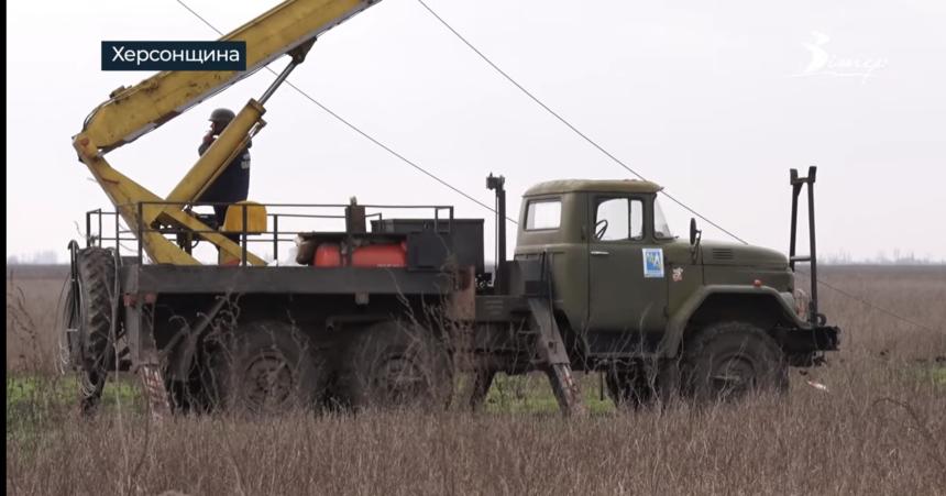 Під звуки вибухів: